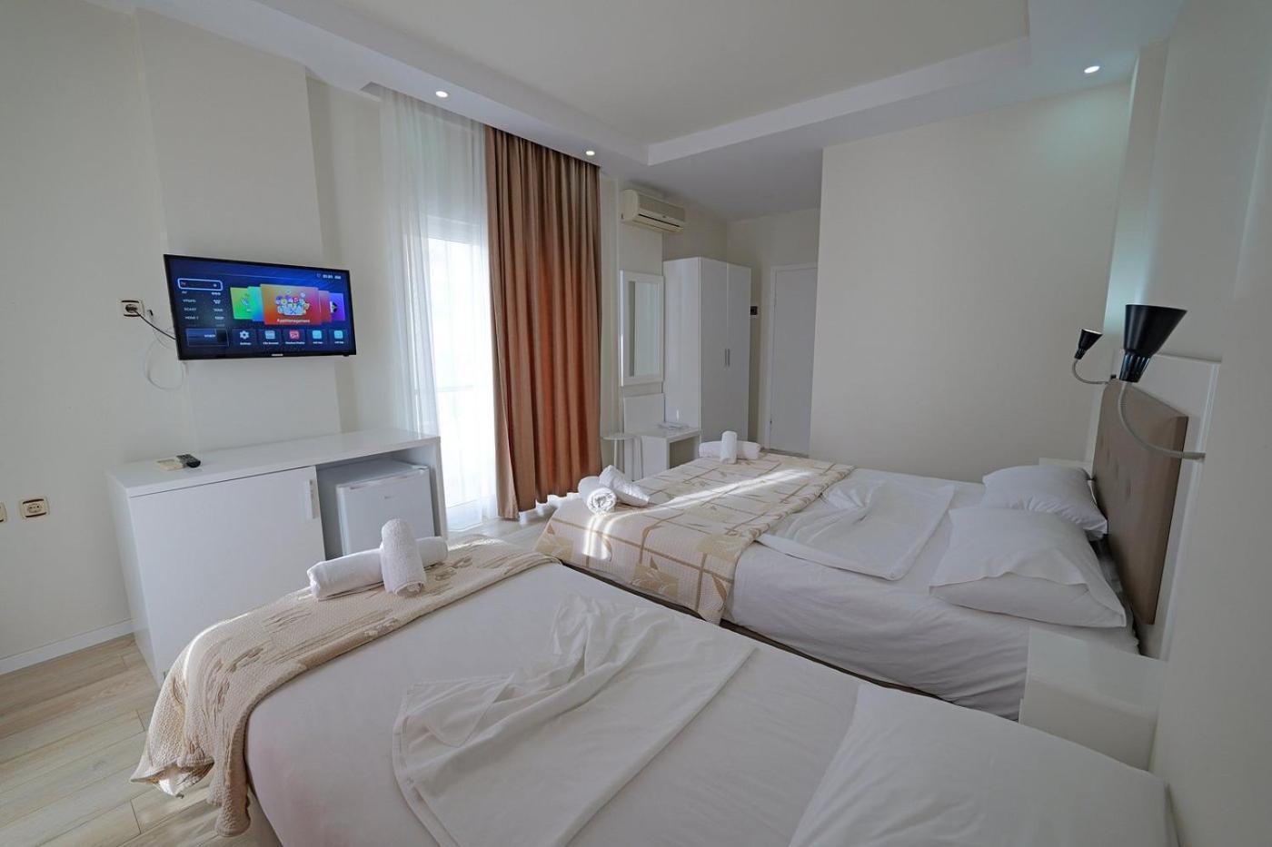 Helia Seaside Hotel Саранда Екстер'єр фото
