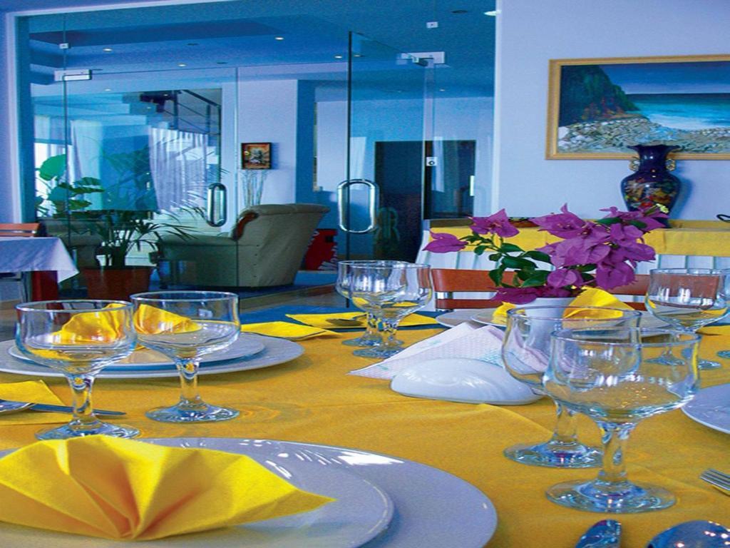 Helia Seaside Hotel Саранда Екстер'єр фото